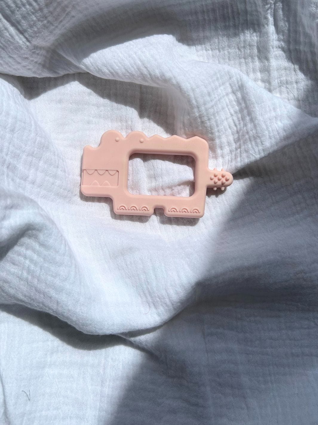 anneau de dentition "crocodile rose"