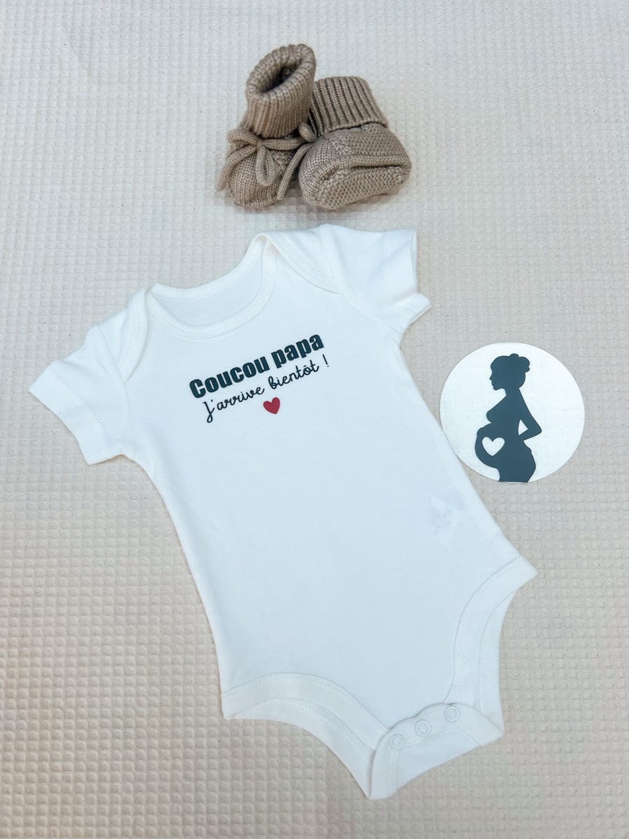 body annonce grossesse "coucou j'arrive bientôt"